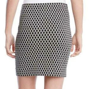 🔥Karen Kane Diamond Print Skirt Black White